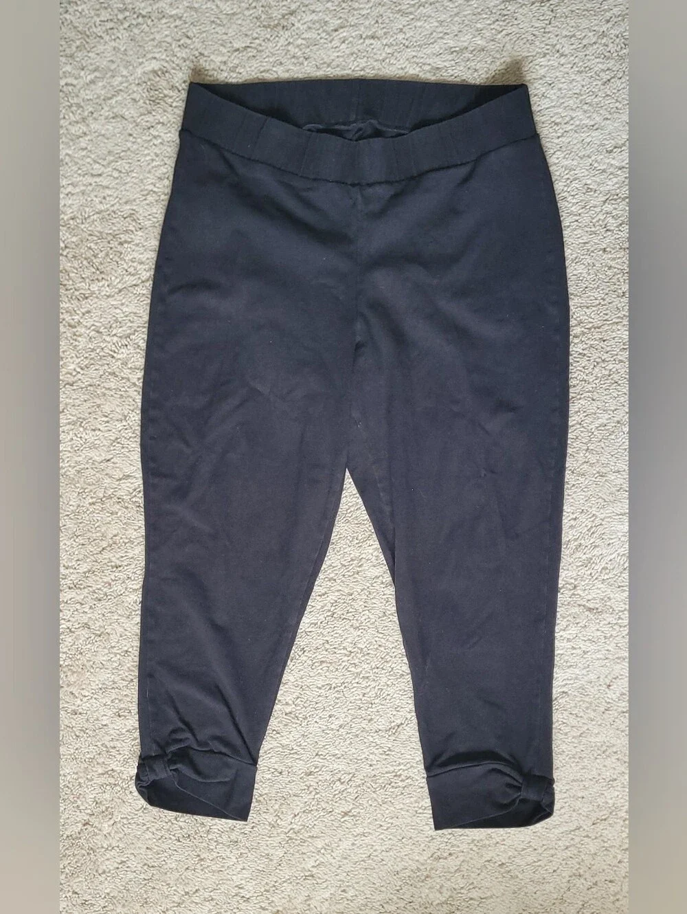 Torrid Capri Leggings Size 2x, Bow/knot Design, Elastic Waistband